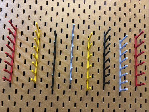 Lagerung von 8 Nähgarnspulen