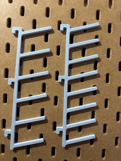 Lagerung von 8 Nähgarnspulen